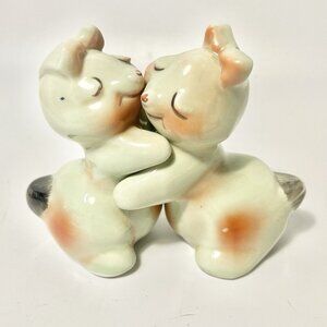 Vintage BUNNY HUG Salt Pepper Shakers Huggers Hugging Bunnies Van Tellingen USA